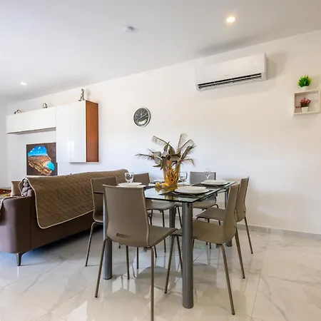 Spacious, Bright&terrace Views By Quicktrips Apartment *