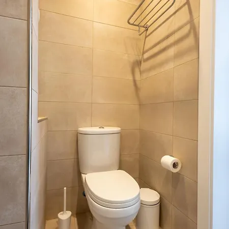 Apartment Spacious, Bright&terrace Views By Quicktips