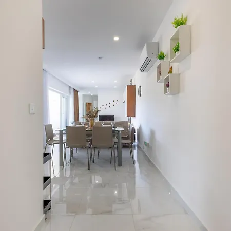 Apartment Spacious, Bright&terrace Views By Quicktips *