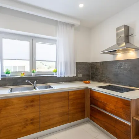 Spacious, Bright&terrace Views By Quicktips Apartment