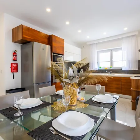 Spacious, Bright&terrace Views By Quicktips Apartment *